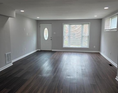 2717 Woodland Avenue - Photo Thumbnail 5
