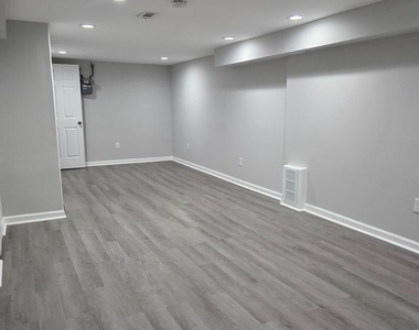 2717 Woodland Avenue - Photo Thumbnail 12