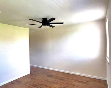 1923 E Baltimore Street - Photo Thumbnail 10