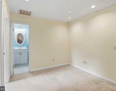 428 Cranes Roost Court - Photo Thumbnail 22