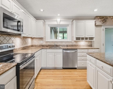 428 Cranes Roost Court - Photo Thumbnail 10