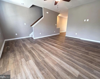 7518 Goldfinch Court - Photo Thumbnail 9