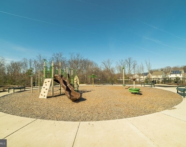 7518 Goldfinch Court - Photo Thumbnail 31