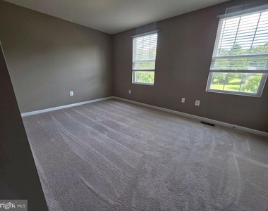7518 Goldfinch Court - Photo Thumbnail 15