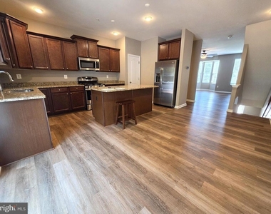 7518 Goldfinch Court - Photo Thumbnail 3