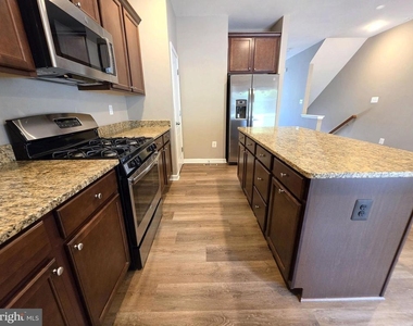 7518 Goldfinch Court - Photo Thumbnail 5