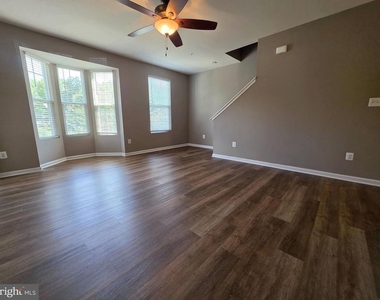 7518 Goldfinch Court - Photo Thumbnail 8