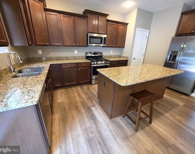 7518 Goldfinch Court - Photo Thumbnail 4