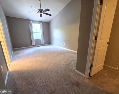 7518 Goldfinch Court - Photo Thumbnail 11