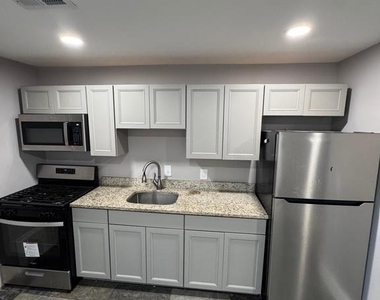 3235 Ely Place Se - Photo Thumbnail 2
