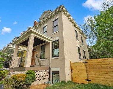 734 Taylor Street Nw - Photo Thumbnail 1
