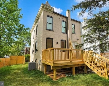 734 Taylor Street Nw - Photo Thumbnail 3