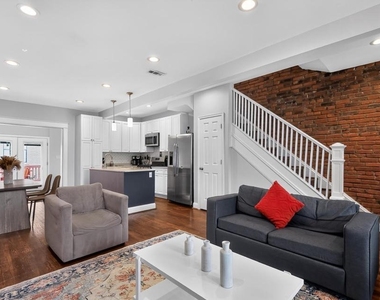2630 10th Street Ne - Photo Thumbnail 2