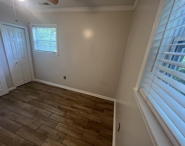 1464 Sawyer Road - Photo Thumbnail 14