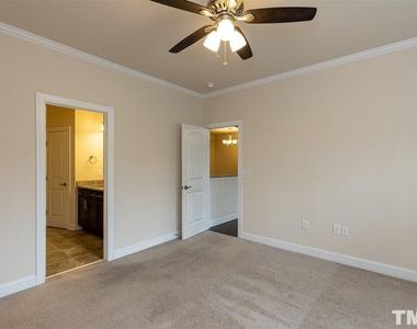 409 Daylin Drive - Photo Thumbnail 9