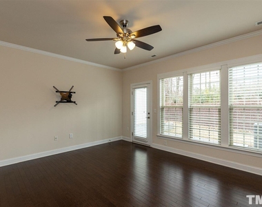 409 Daylin Drive - Photo Thumbnail 6