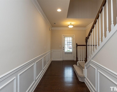 409 Daylin Drive - Photo Thumbnail 3