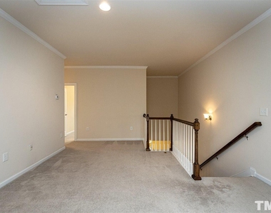 409 Daylin Drive - Photo Thumbnail 12