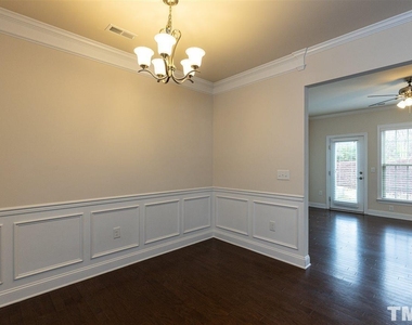 409 Daylin Drive - Photo Thumbnail 5