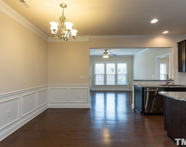 409 Daylin Drive - Photo Thumbnail 4
