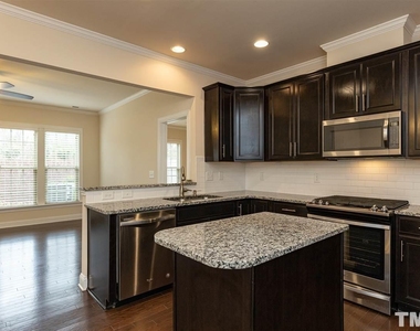 409 Daylin Drive - Photo Thumbnail 8