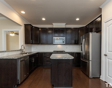 409 Daylin Drive - Photo Thumbnail 7