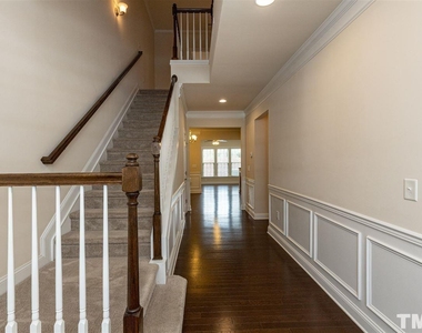 409 Daylin Drive - Photo Thumbnail 2