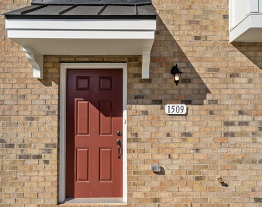 1509 Newpoint Drive - Photo Thumbnail 11