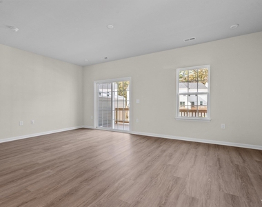 1509 Newpoint Drive - Photo Thumbnail 37