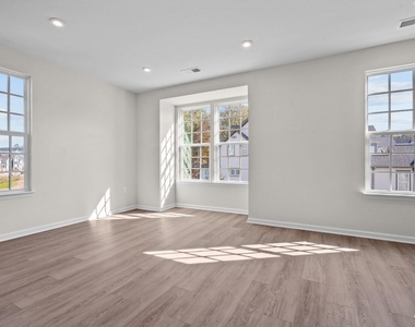 1509 Newpoint Drive - Photo Thumbnail 20