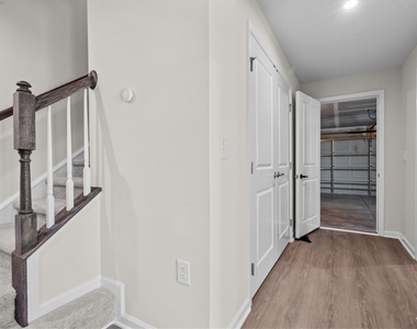 1509 Newpoint Drive - Photo Thumbnail 16
