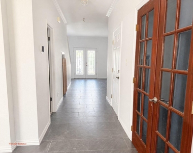 1002 Acanthus St - Photo Thumbnail 1