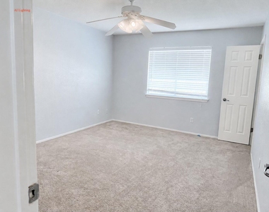 1002 Acanthus St - Photo Thumbnail 11
