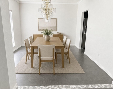 1002 Acanthus St - Photo Thumbnail 6