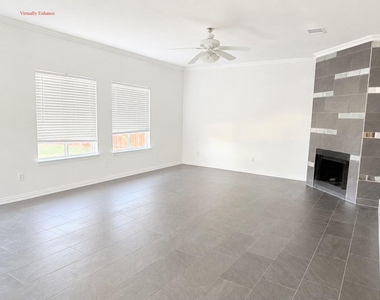 1002 Acanthus St - Photo Thumbnail 3