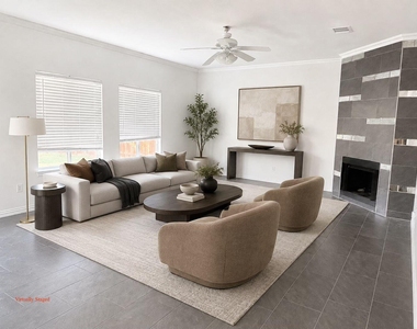 1002 Acanthus St - Photo Thumbnail 4