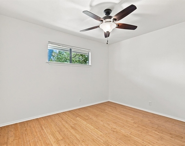 10010 Wildflower Ln - Photo Thumbnail 14