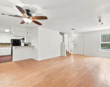 10010 Wildflower Ln - Photo Thumbnail 5