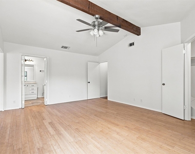 10010 Wildflower Ln - Photo Thumbnail 17