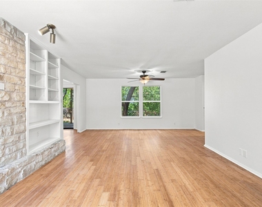 10010 Wildflower Ln - Photo Thumbnail 3