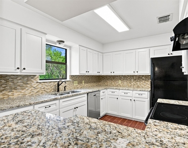 10010 Wildflower Ln - Photo Thumbnail 9