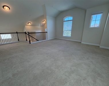 3240 E Whitestone Blvd - Photo Thumbnail 8
