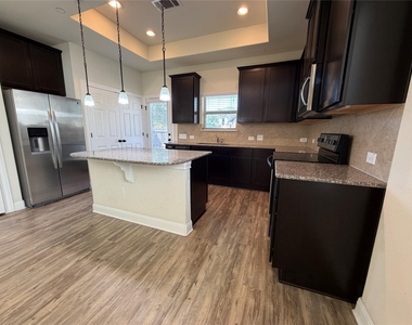 3240 E Whitestone Blvd - Photo Thumbnail 4