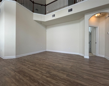 3240 E Whitestone Blvd - Photo Thumbnail 15