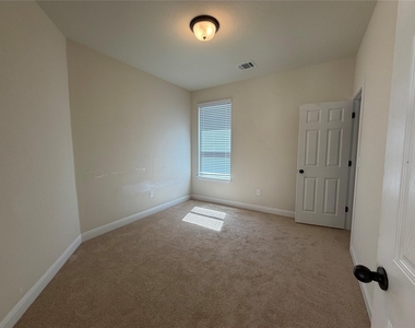 3240 E Whitestone Blvd - Photo Thumbnail 6