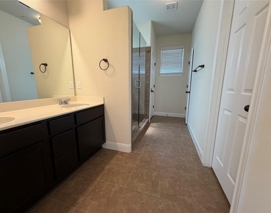 3240 E Whitestone Blvd - Photo Thumbnail 16