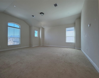 3240 E Whitestone Blvd - Photo Thumbnail 12