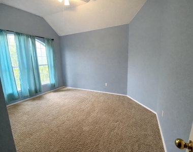1718 Bow Ridge Dr - Photo Thumbnail 13