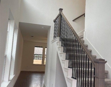 304 Harbors Ln - Photo Thumbnail 1