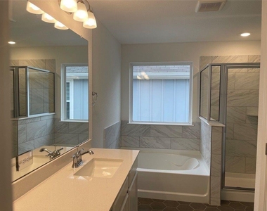 304 Harbors Ln - Photo Thumbnail 10